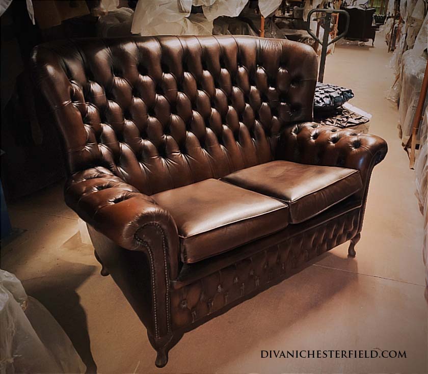 Divano chesterfield a due posti Monk in pelle bordeaux