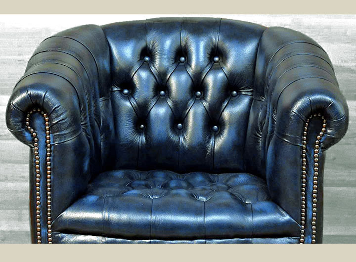 poltroncina chesterfield inglese byron dimensioni ridotte pelle blu